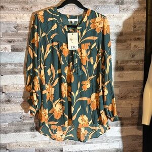 NWT! DR2 Floral Long Sleeve V-Neck